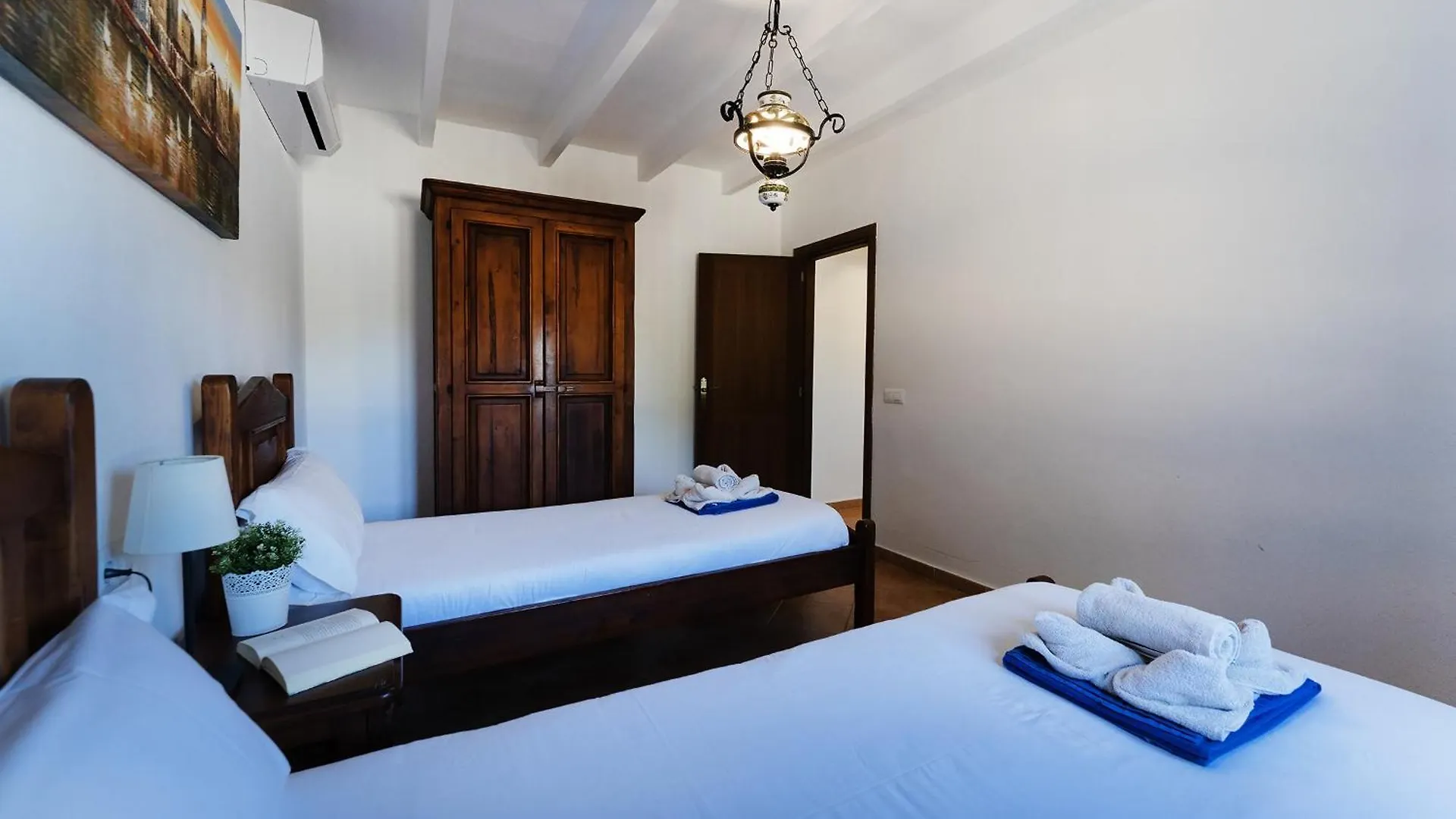 Villa Con Piscina, Bbq, Terraza Y Wifi Santanyi 0*,  Spanien